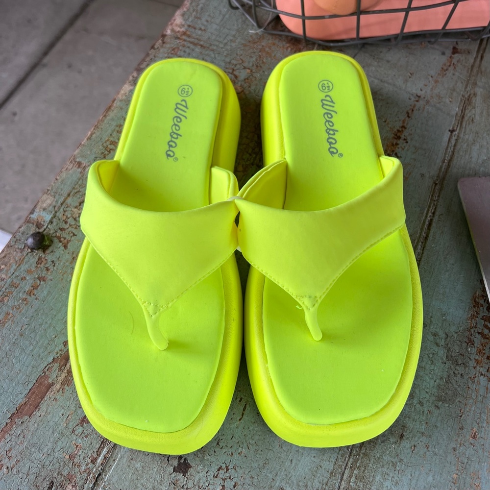 NEW Platform Flip Flops - Neon Green - Picture 1 of 2